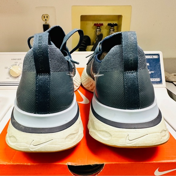 Nike React Infinity Run Flyknit - Picture 11 of 12